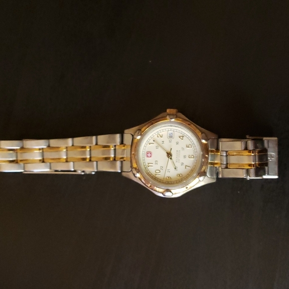 Accessories - Swiss Army Wenger 093.0690 Watch